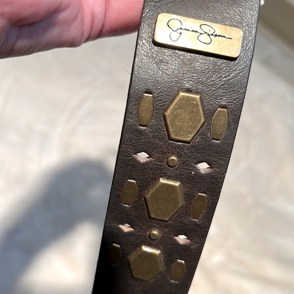 JESS SIMPSON👖 VTG FAUX BROWN LEATHER BELT W/RIVET ACCENTS Women’s 45” Fit37”-41” - Picture 3 of 12